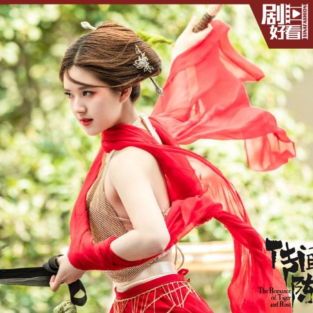 陈芊芊红衣造型