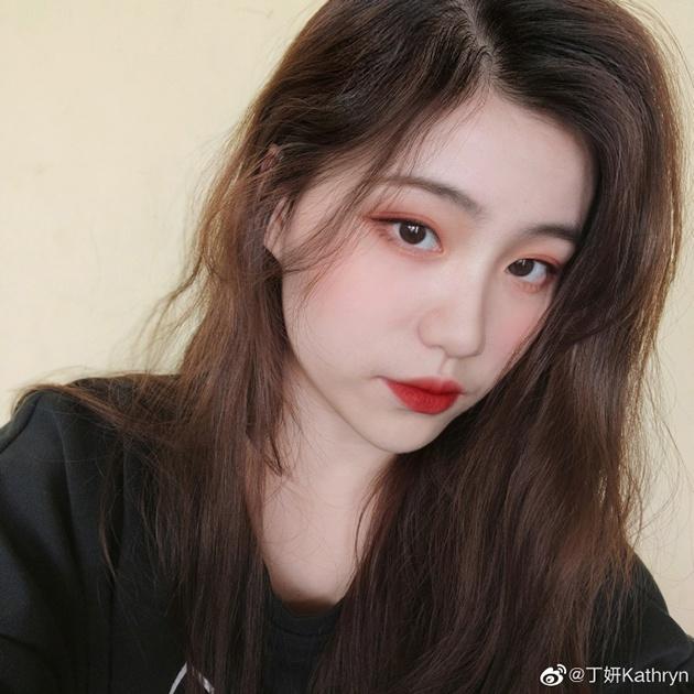 图片来自时尚博主:@丁妍Kathryn 微博