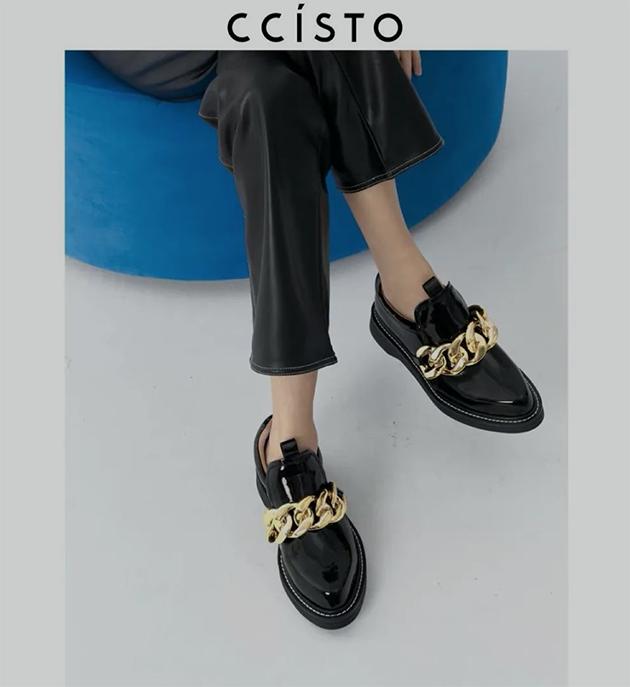 CCISTOTia|黑色镜面漆皮厚底金链乐福鞋,限时9折:882CNY