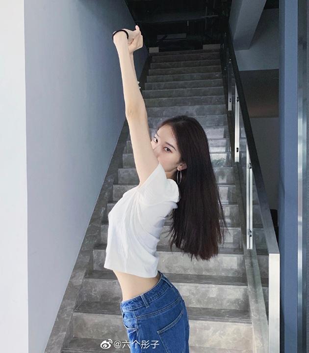 刘令姿腰身