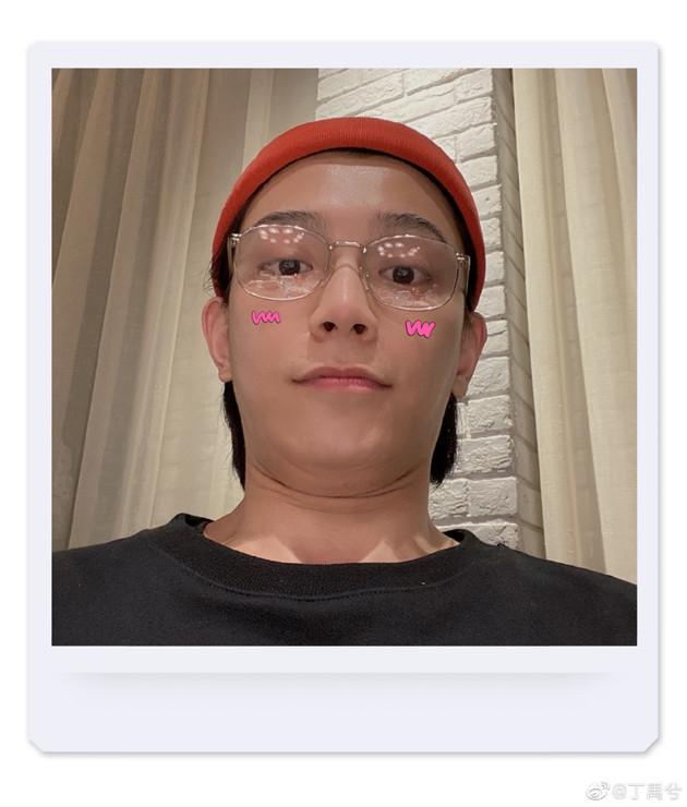 另一个爱晒双下巴的人