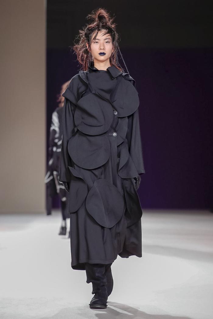 2019秋冬巴黎时装周 Yohji Yamamoto秀场