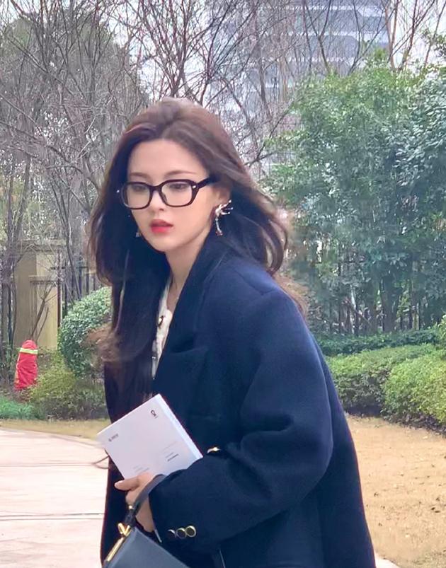 杨超越眼镜妆