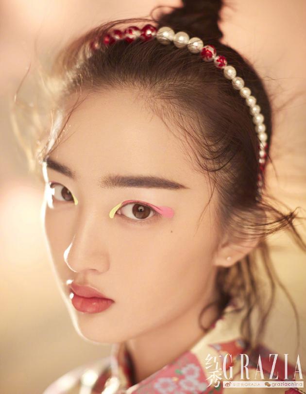 邓恩熙 彩色眼线