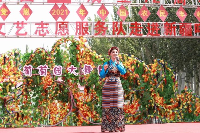 藏族女中音歌唱家降央卓玛