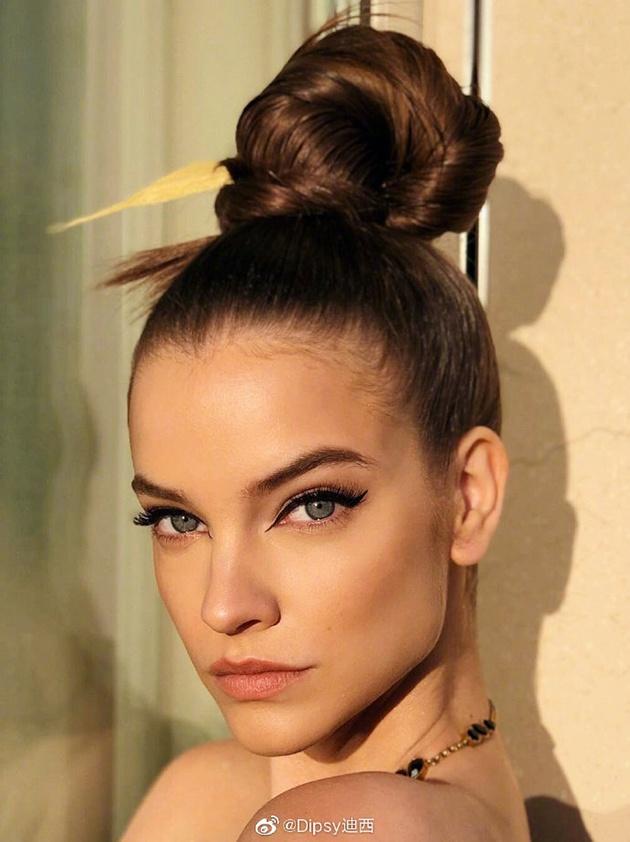 Barbara Palvin 猫眼妆 图片来源:@Dipsy迪西 微博