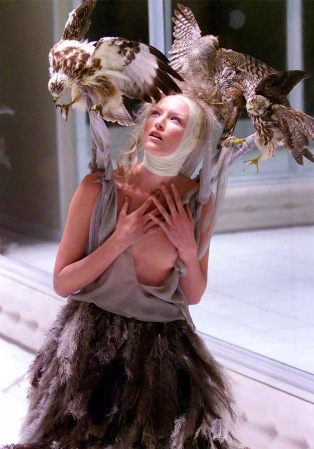 Alexander-McQueen-2001春夏发布会