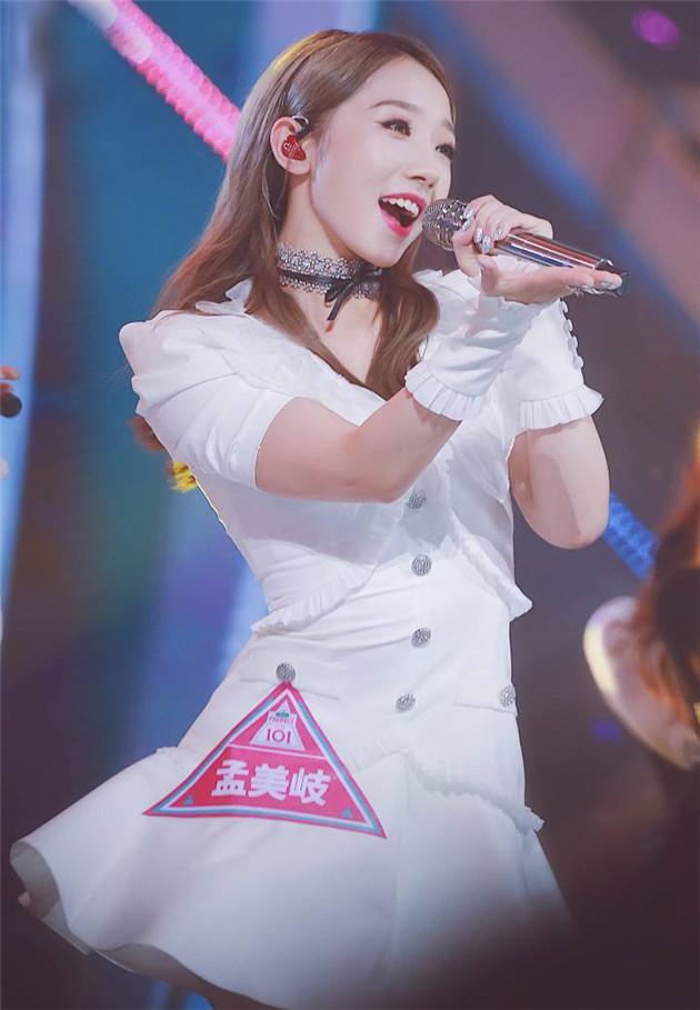 孟美岐裙装造型