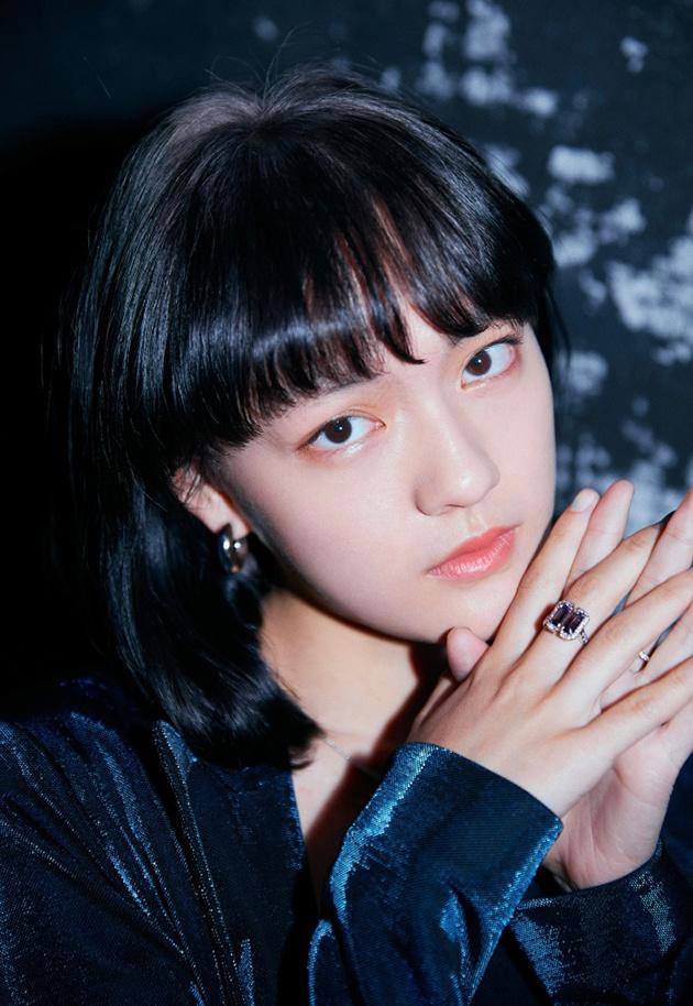 文淇粉色唇妆