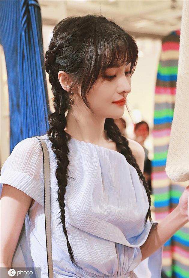 郑爽麻花辫(图片来源:东方IC)