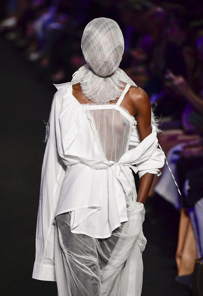 Ann Demeulemeester 2019巴黎春夏时装周秀场