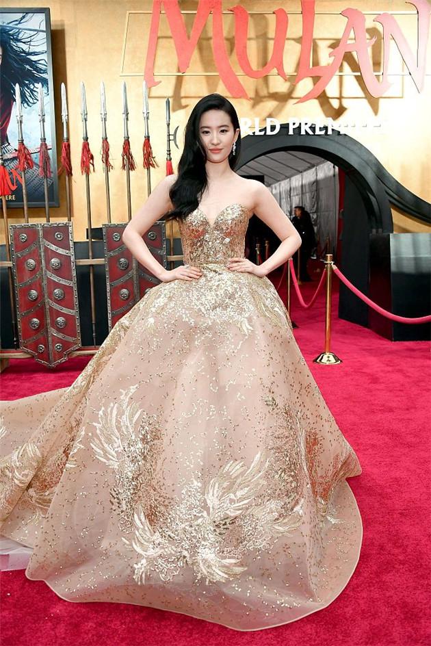 刘亦菲《花木兰》全球首映礼红毯