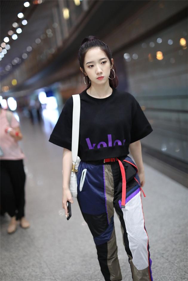 孟美岐街头风