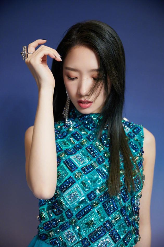 孟美岐层次感长发