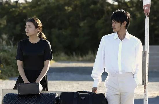 《彩虹老人院》,小田切让饰演一名同性恋者