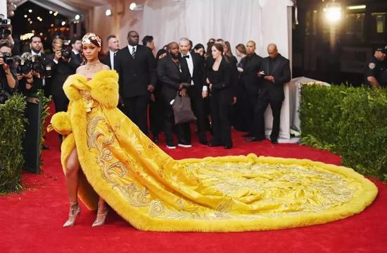 2015 年的“中国·镜花水月”主题 Met Gala