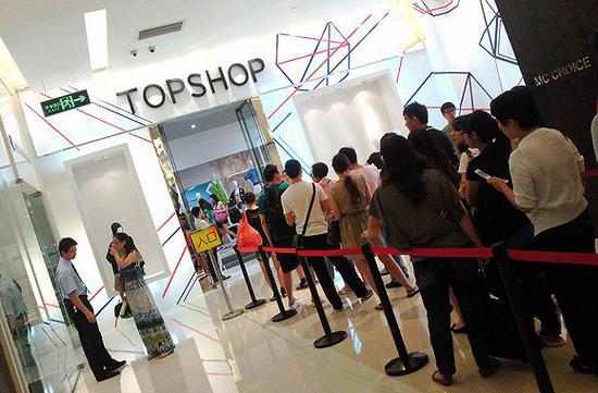 Topshop 2012年在深圳金光华广场开的快闪店 图片来源:视觉中国