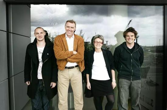 ▲2005年,Bjarke出席了新住宅根本哈根会议
