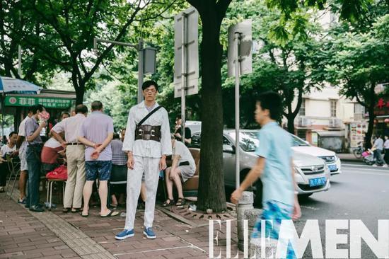 ■ Raquel 从未在西班牙看到过穿睡衣上街的人,她以此搭配了这一套 look