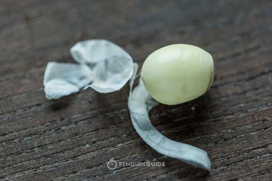 没有去衣的莲子,晒干之后就是“红莲”