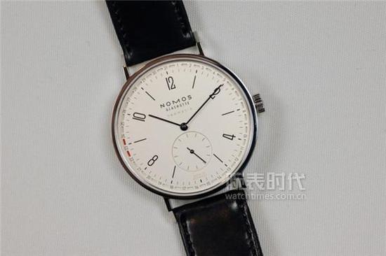 NOMOS TANGENTE系列180腕表,售价3,520瑞郎