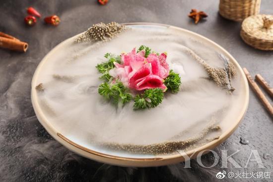 邓伦——火社 图片源自官博