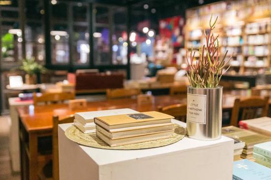 Photo by 1200bookshop