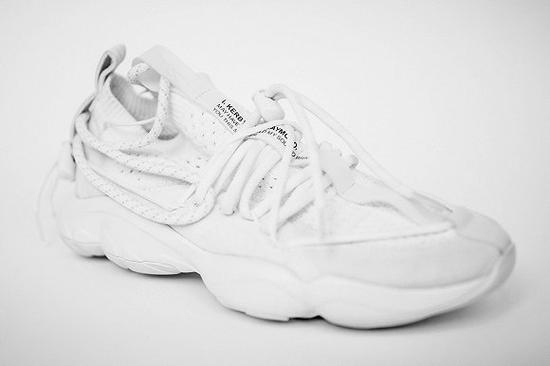 Reebok和Pyer Moss合作推出的DMX Fusion Pyer Moss运动鞋 图片来源:Reebok
