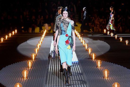 Prada 2019秋冬大秀 图片来源:Vogue