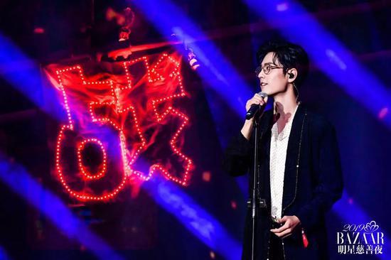 cr:微博@时尚芭莎&X玖少年团