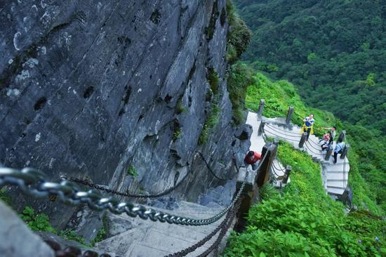 △ 坐标:贵州省铜仁市江口县杭瑞高速附近太平乡黑湾河梵净山景区