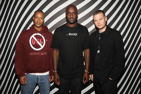 Virgil Abloh(约188cm)和其他两位前 DONDA 成员