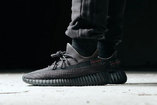 YEEZY 350 V2 Black
