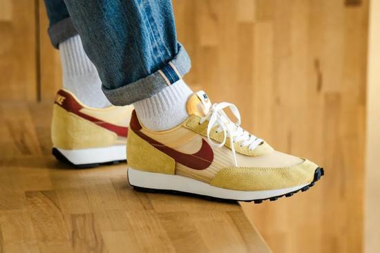 透明鞋面的Nike Daybreak SP