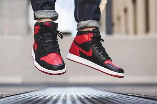 Air Jordan 1 Retro High“Bred Banned”
