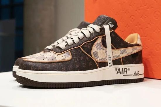LV 和 Nike 推出的联名运动鞋