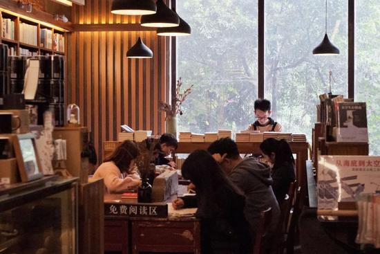 Photo by 1200bookshop