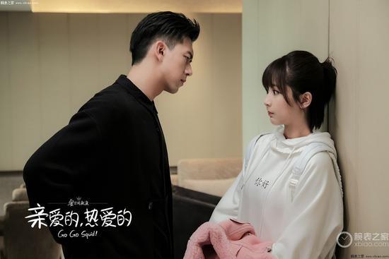 李现和饰演女主的杨紫在《亲爱的,热爱的》中剧照