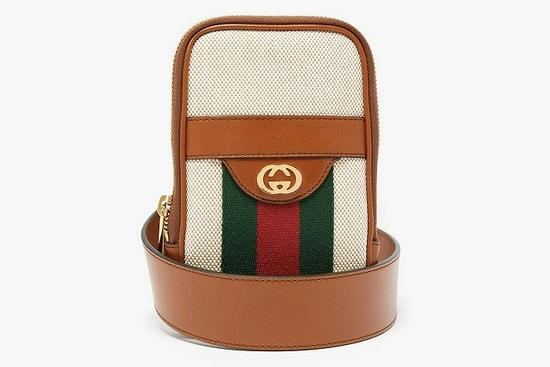 GUCCI的手机包 图片来源:Hypebeast