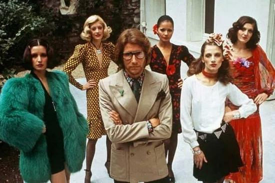 法国时装品牌Yves Saint Laurent(现更名为“Saint Laurent”)受Nutter影响而变化的设计风格