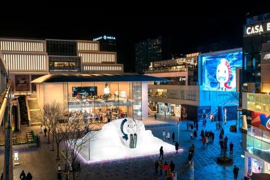 Moncler 在北京三里屯太古里打造Pupazzo 创意装置
