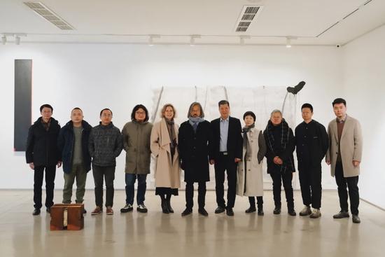参展艺术家、嘉宾合影