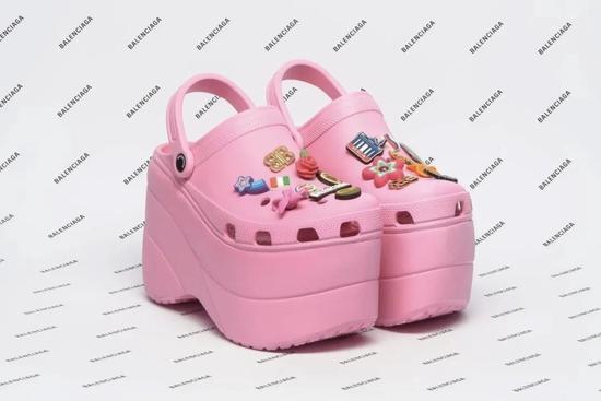 BALENCIAGA x CROCS 2018 SS | Via Crocs