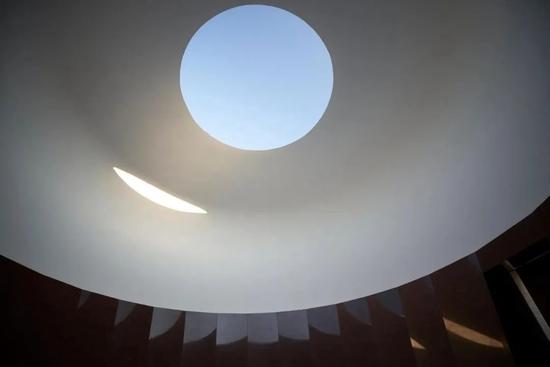 James Turrell ——《Skyspace Ta Khut》| Via VOGUE