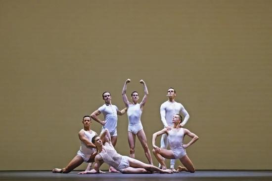 新历险舞团演出的 Spitfire,Matthew Bourne