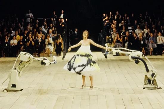 Shalom Harlow for Alexander McQueen Gettyimage