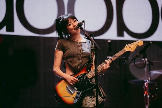Beabadoobee登上英国大型音乐节Glastonbury