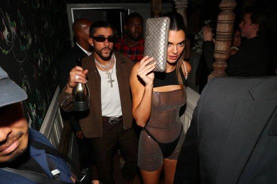Kendall Jenner & Bad Bunny / Via VOGUE