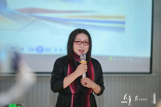 被誉为非遗莨绸文化的国际传播者梁子和大家分享可持续时尚理念