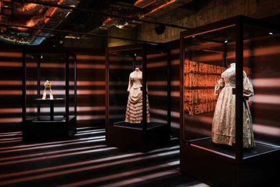 “The Love of Couture: Artisanship in Fashion Beyond Time”展览